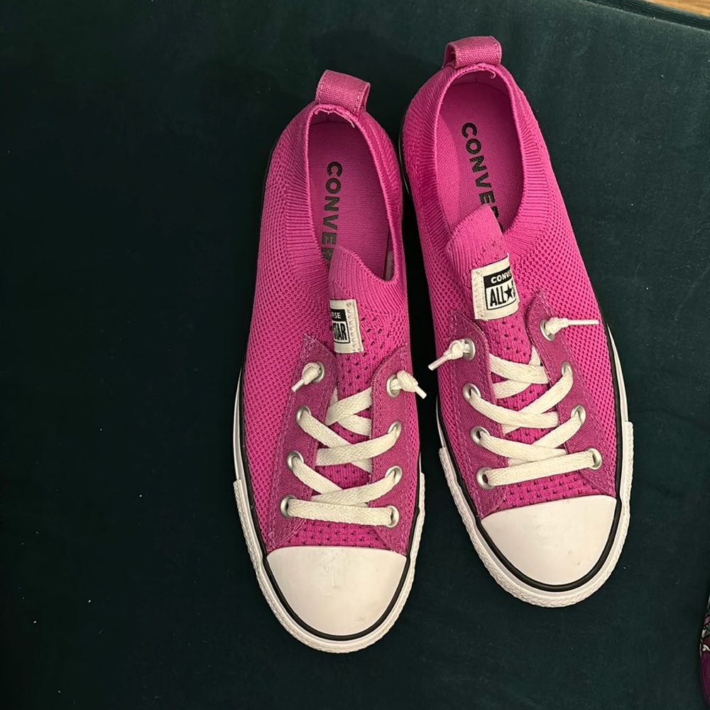 Cute pink converse. 8.5 women’s. Worn twice.